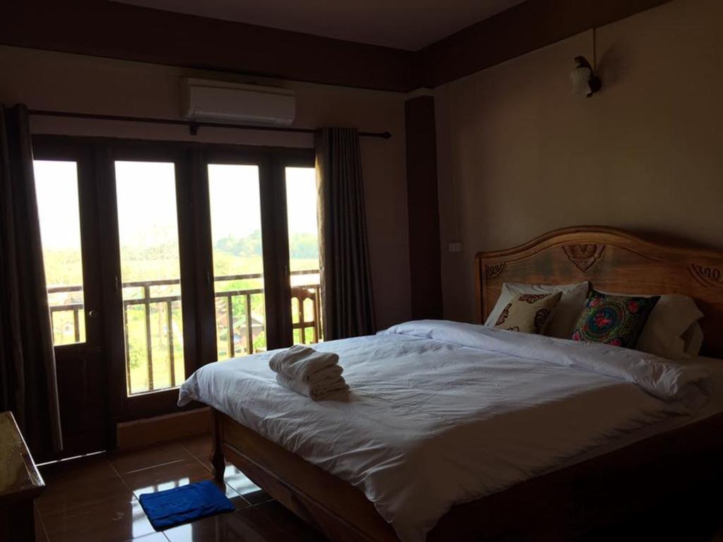 Happy River View Hotel 방 비엥 외부 사진